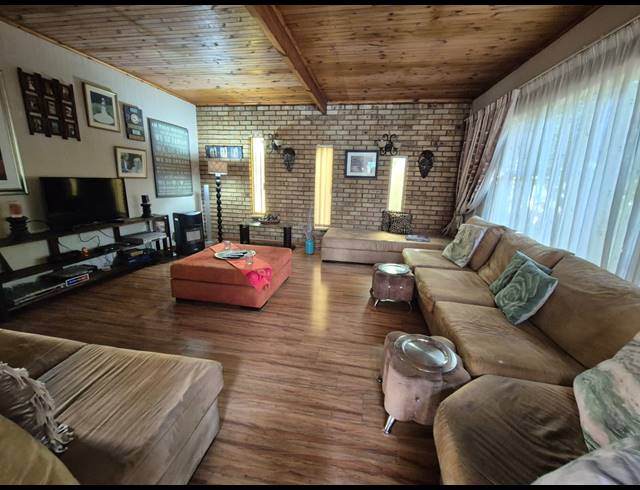 4 BEDROOM HOUSE FOR SALE IN VANDERBIJLPARK SE 2